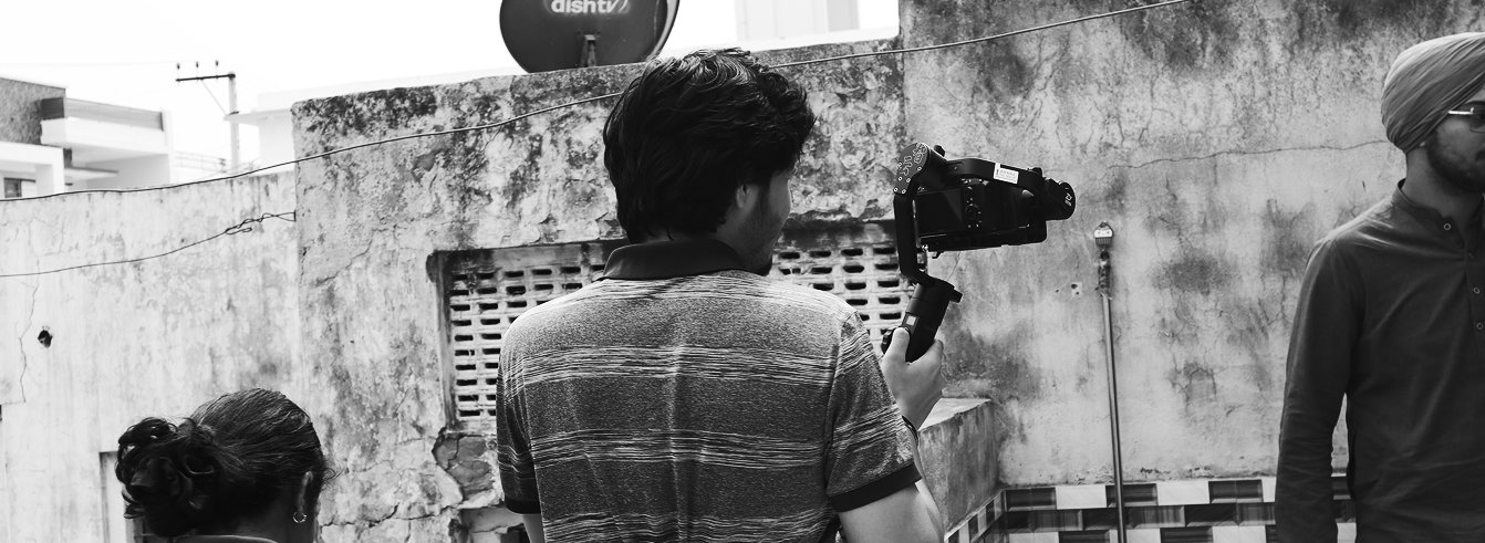 Pehla Anda on set